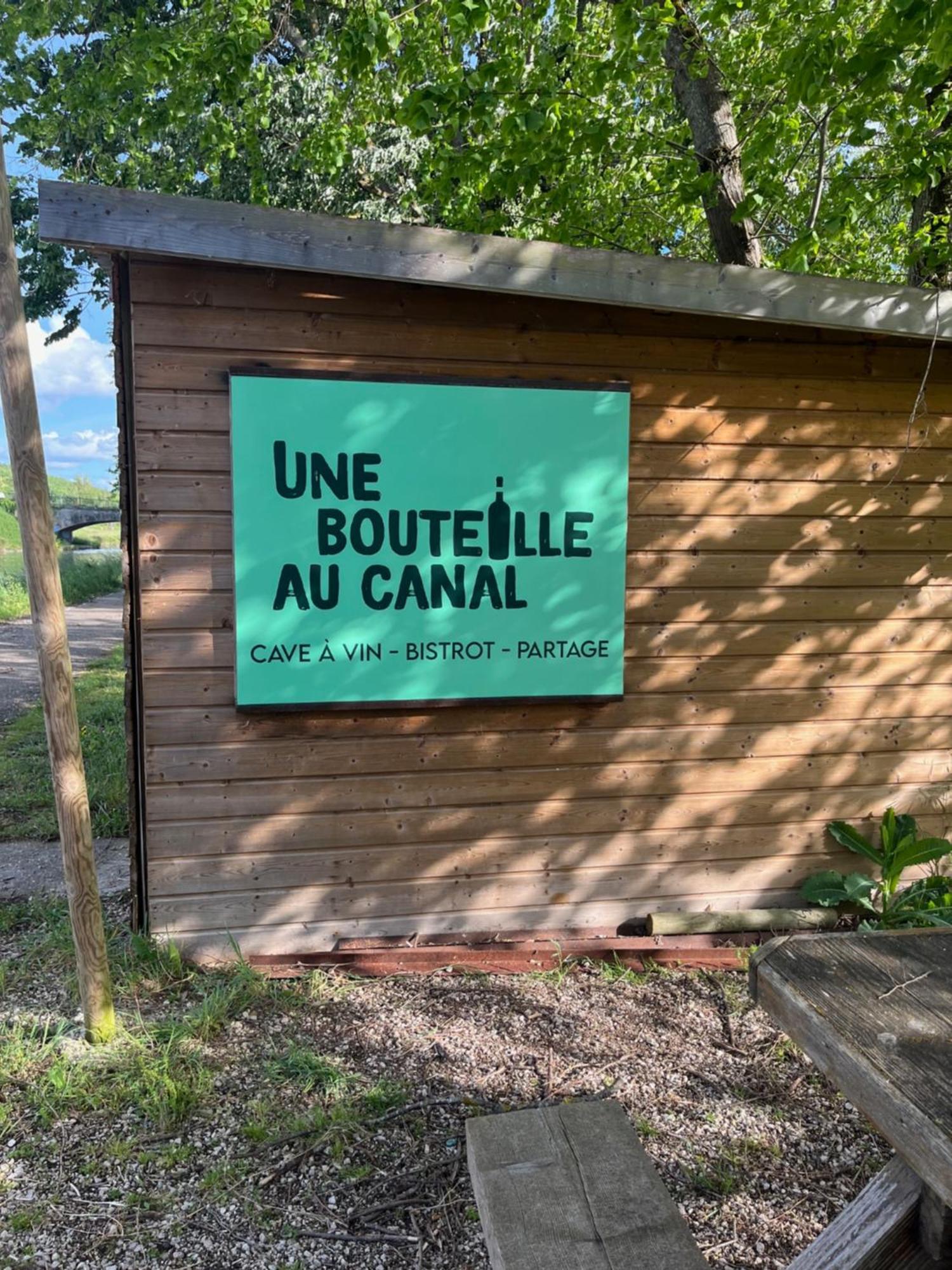 Une Bouteille Au Canal Dieupentale Экстерьер фото